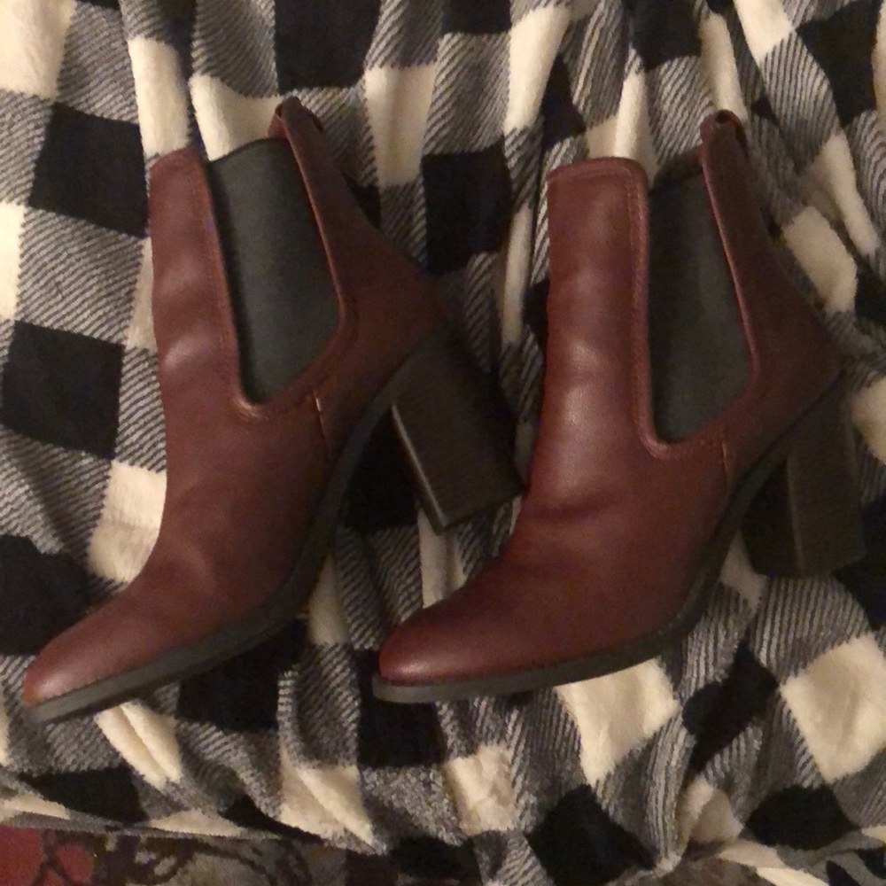 Merona size 11 above the ankle block heel boots